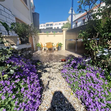 Avec Jardin 45 M2 Apartment